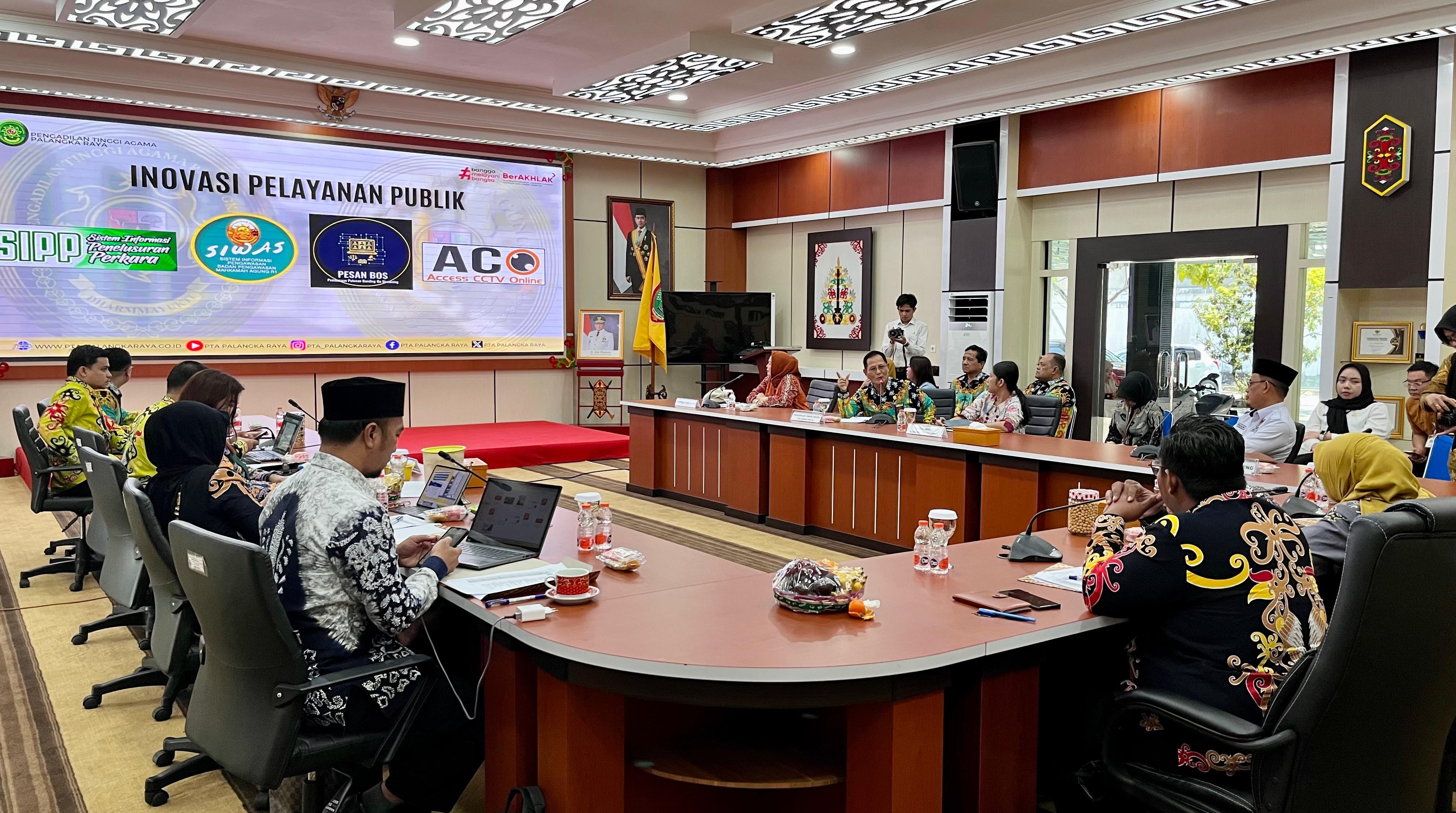 Pengadilan Tinggi Agama Palangka Raya mengikuti kegiatan dalam acara Keterbukaan Informasi Publik Provinsi Kalimantan Tengah Tahun 2025.