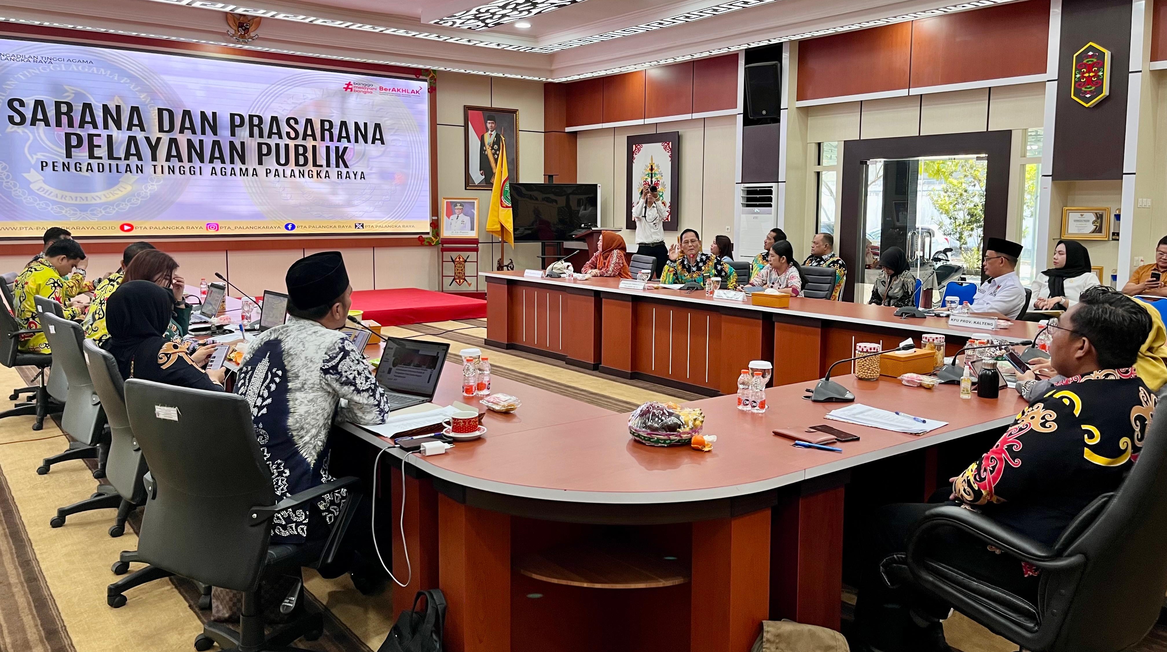 Pengadilan Tinggi Agama Palangka Raya mengikuti kegiatan dalam acara Keterbukaan Informasi Publik Provinsi Kalimantan Tengah Tahun 2025.